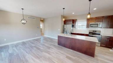 Main picture of 1002 W Maple Ave