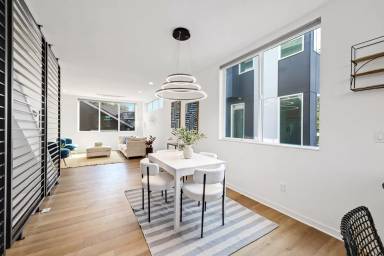 Main picture of 8445 Delridge Way SW