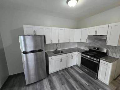 Main picture of 71 W Runyon St