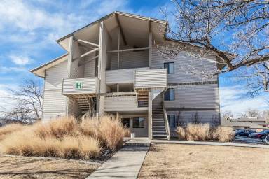 Main picture of Heatheridge Lake Condominiums