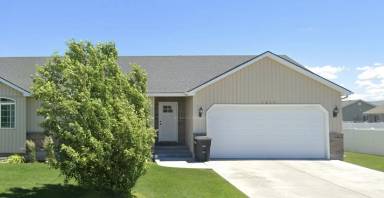 Main picture of 1215 Midway Ave
