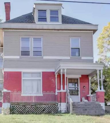 Main picture of 261 Baxter Ave