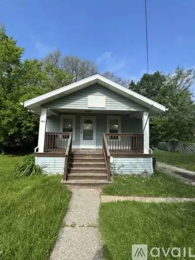 Main picture of 2013 N Oakley St