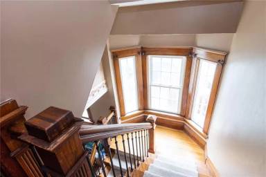 Main picture of 1727 B Ave NE