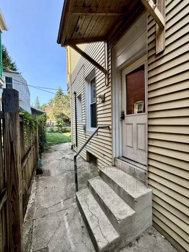 Main picture of 443 W Orange St