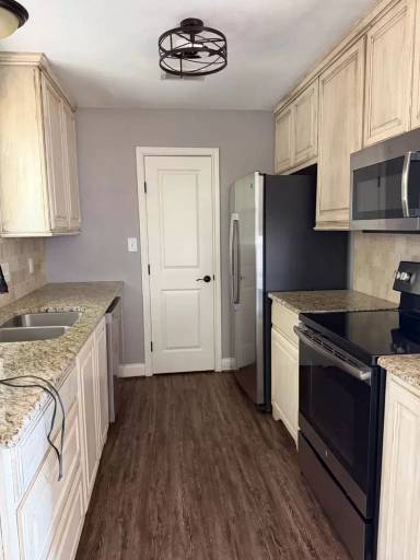 Main picture of 209 Railroad Ave