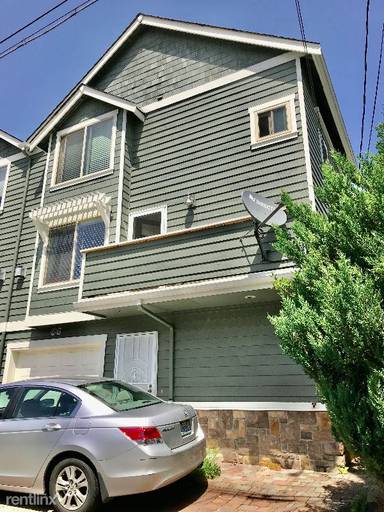 Main picture of 7407 Woodlawn Ave NE