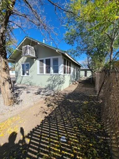 Main picture of 1300 Edith Blvd SE