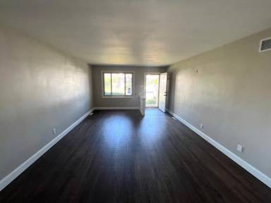 Main picture of 1320 E Livingston St