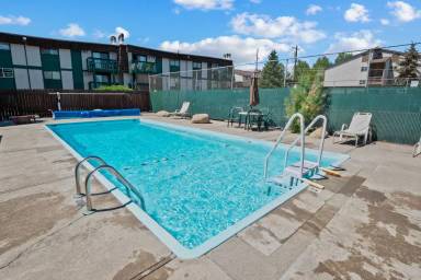 Main picture of Edgewater Village Condominiums