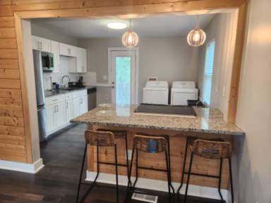Main picture of 1003 W McKennie Ave