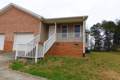 Main picture of 112 River Oaks Cir