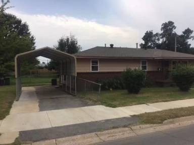 Main picture of 1000 Bishop Lindsey Ave