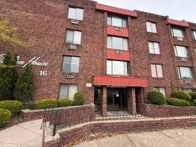Main picture of 16 Niles St
