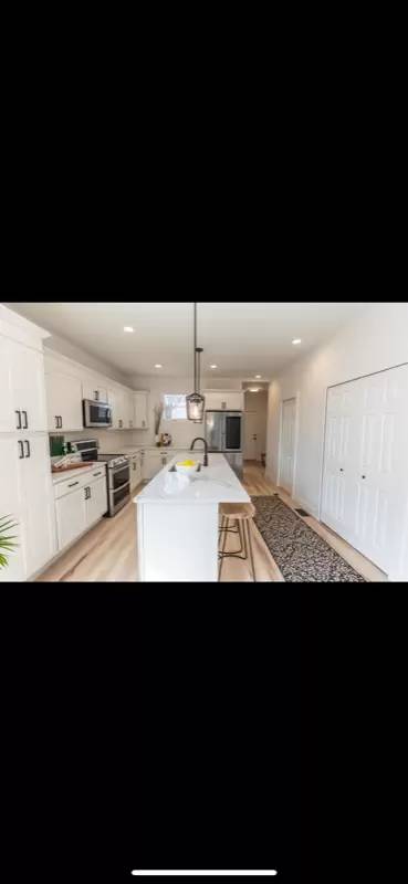 Main picture of 2462 W 6th St
