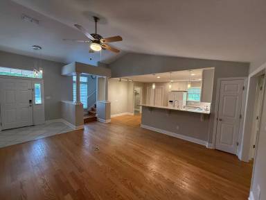Main picture of 2744 Laurelwood Ln