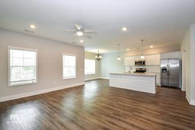 Main picture of 21 Greyfield Dr