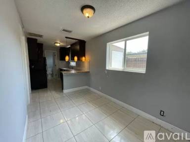 Main picture of 1227 N E St