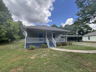 Main picture of 131 Dixon Cir