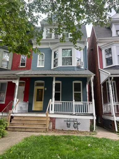 Main picture of 747 Linden Ave
