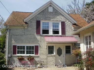 Main picture of 204 1/2 S Jefferson Ave