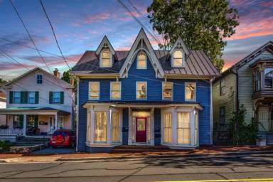 Main picture of 206 Loudoun St SW