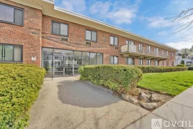 Main picture of 181 Maple Ave