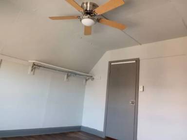 Main picture of 1422 W 84th St