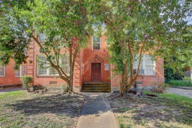 Main picture of 1810 W Alabama St