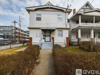 Main picture of 2769 E 119th St