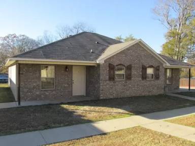 Main picture of 910 Cavanaugh Rd