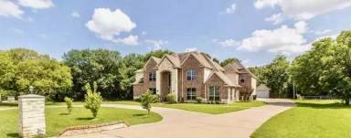Main picture of 34 Woodmoor Cir