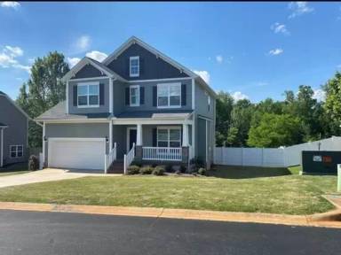 Main picture of 305 Castleton Cir