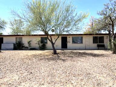 Main picture of 4204 E Los Robles St
