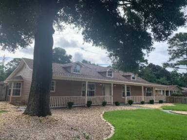 Main picture of 6390 Chicago Ave