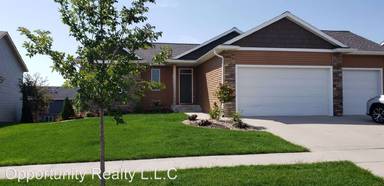Main picture of 427 15th Ave NE