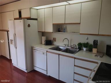 Main picture of 15645 Collins Ave
