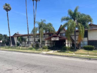 Main picture of 1001 E Stearns Ave