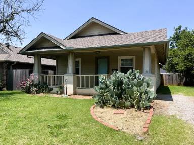 Main picture of 823 NW 30th St