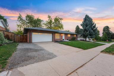 Main picture of 3565 S Holly St