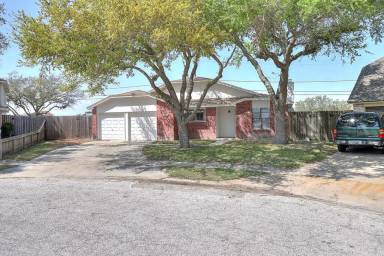 Main picture of 929 Saint Timothy St