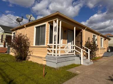 Main picture of 7108 Fresno St