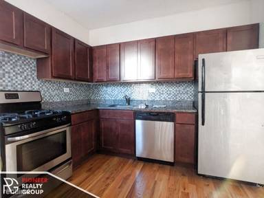 Main picture of 620-30 W Cornelia Ave