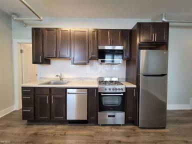 Main picture of 2348 W Addison St