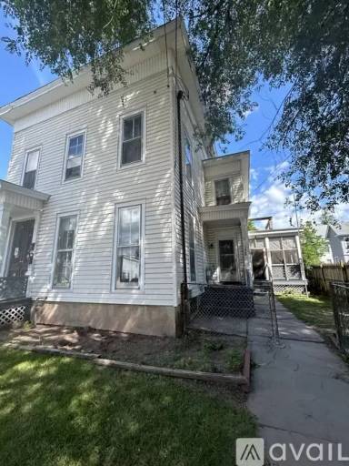 Main picture of 210 Washington Ave