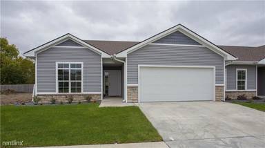 Main picture of Silver Pointe Townhomes at Legacy