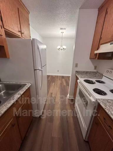 Main picture of 1100 Chandler Dr