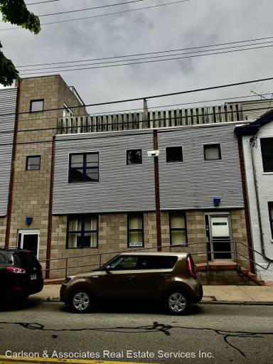 Main picture of 104 S 18th St