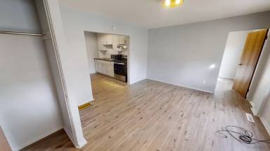 Main picture of 101 E McKay St