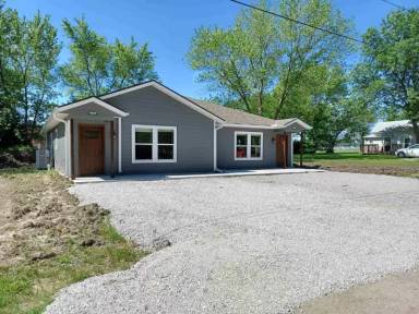 Main picture of 400 W Benton St